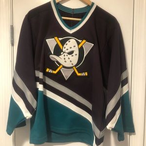VINTAGE Anaheim Ducks Jersey!